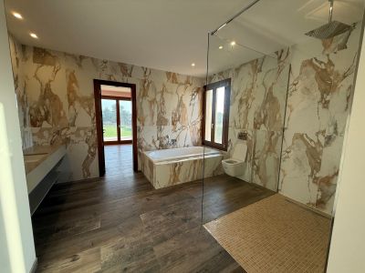Exklusive bezugsfertige Neubauvilla bei Llucmajor