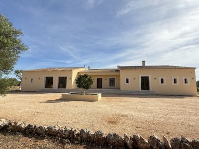 Exklusive bezugsfertige Neubauvilla bei Llucmajor