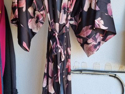 Extravaganter schwarzer Seiden-Kimono Gr. XS/S