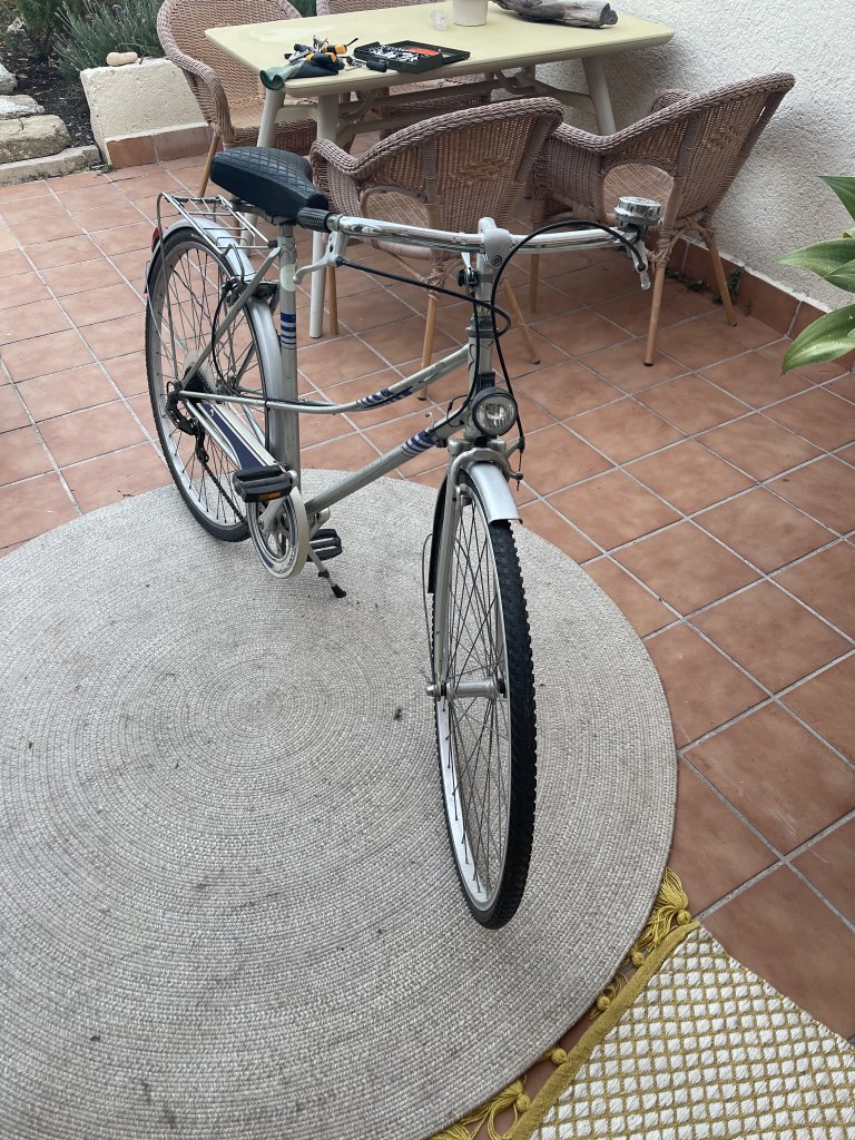 Fahrrad Rad Hercules 26 Zoll drauf setzen und losfahren