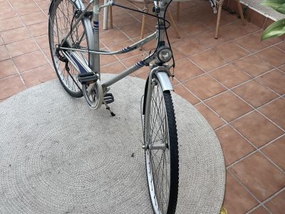 Fahrrad Rad Hercules 26 Zoll drauf setzen und losfahren