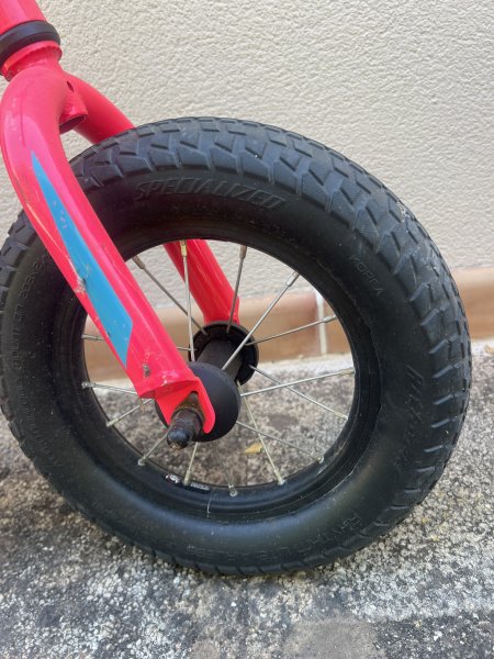 Fahrrad Specialized Hotwalk Kinderlaufrad Pink (Modell 2022)  Der perfekte Start in die Fahrradwelt