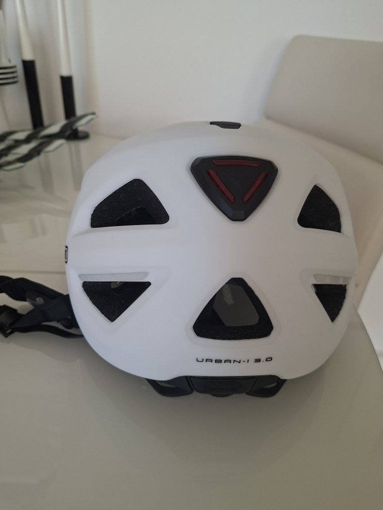 Nuevo casco de bicicleta ABUS