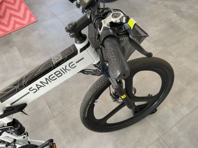 Bicicleta eléctrica de montaña plegable 26 pulgadas gran autonomía 2 unidades disponibles como NUEVA PANTALLA GRANDE