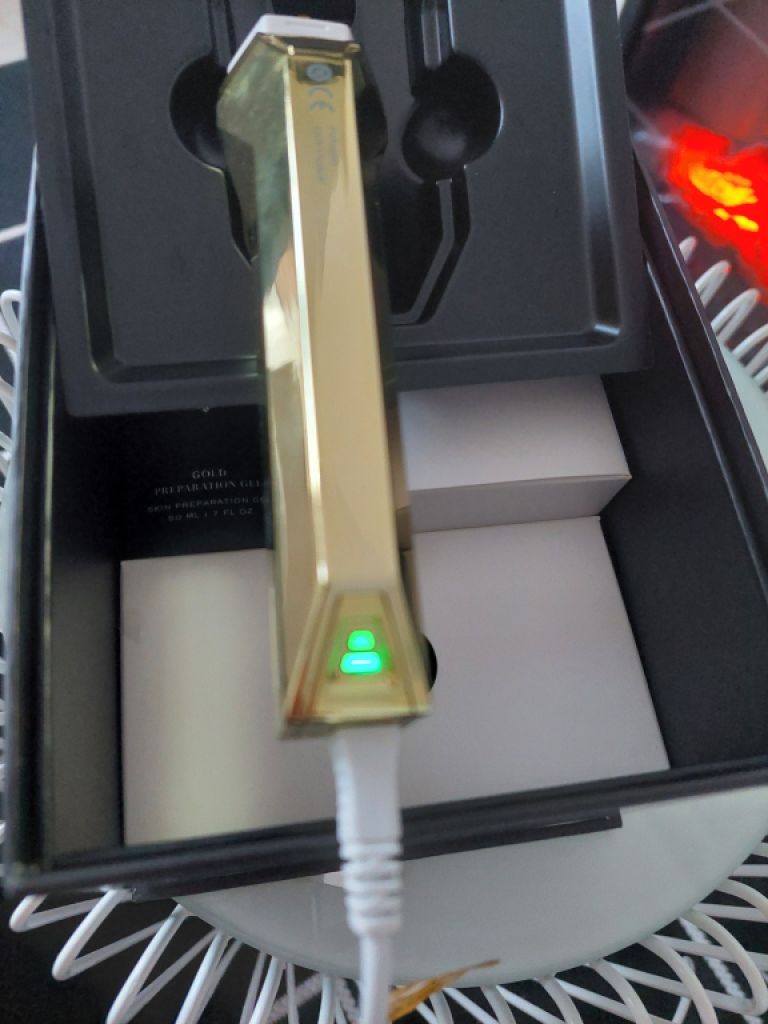 Faltenreduzierung / Radio Frequenz Gerät Tri Pollar Gold