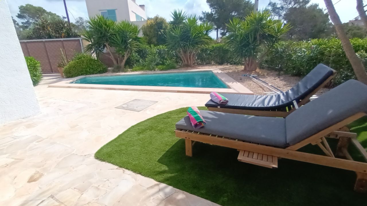 Holidays 2027: 2 storey chalet with pool, terraces, AC in a quiet location of Cala LLombards -- CH 1