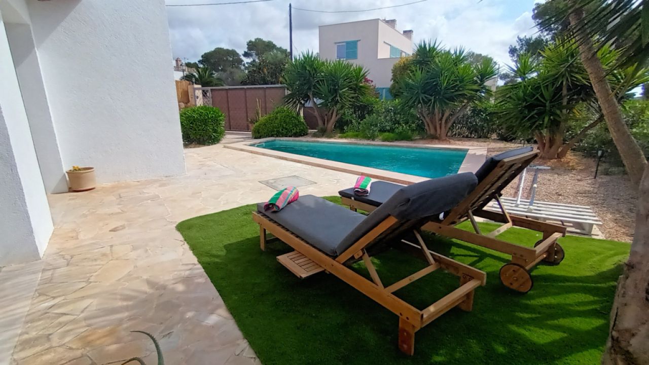 Holidays 2027: 2 storey chalet with pool, terraces, AC in a quiet location of Cala LLombards -- CH 1