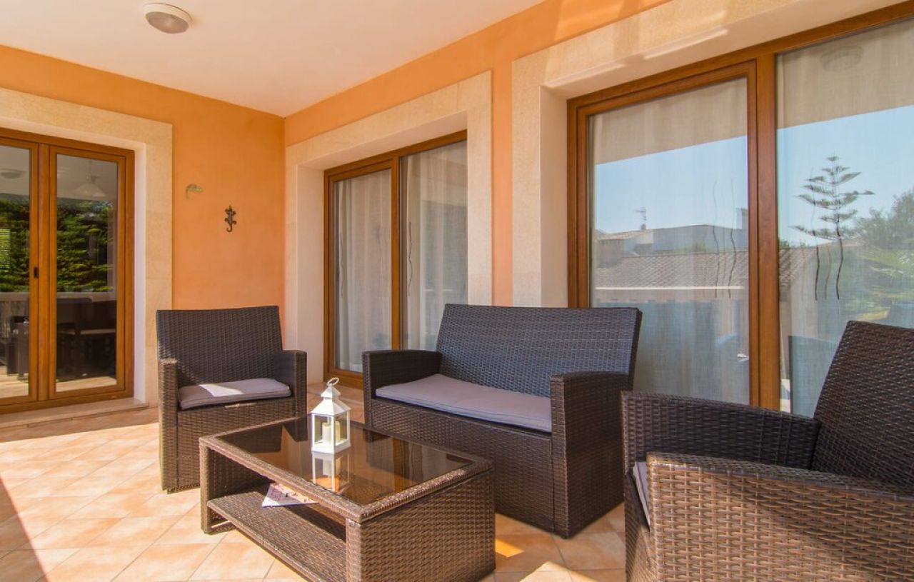 HOLIDAYS: Chalet with pool on the outskirts of Portocolom -- CH 02 FZ