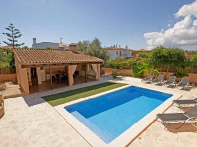HOLIDAYS: Chalet with pool on the outskirts of Portocolom -- CH 02 FZ