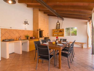 HOLIDAYS: Chalet with pool on the outskirts of Portocolom -- CH 02 FZ