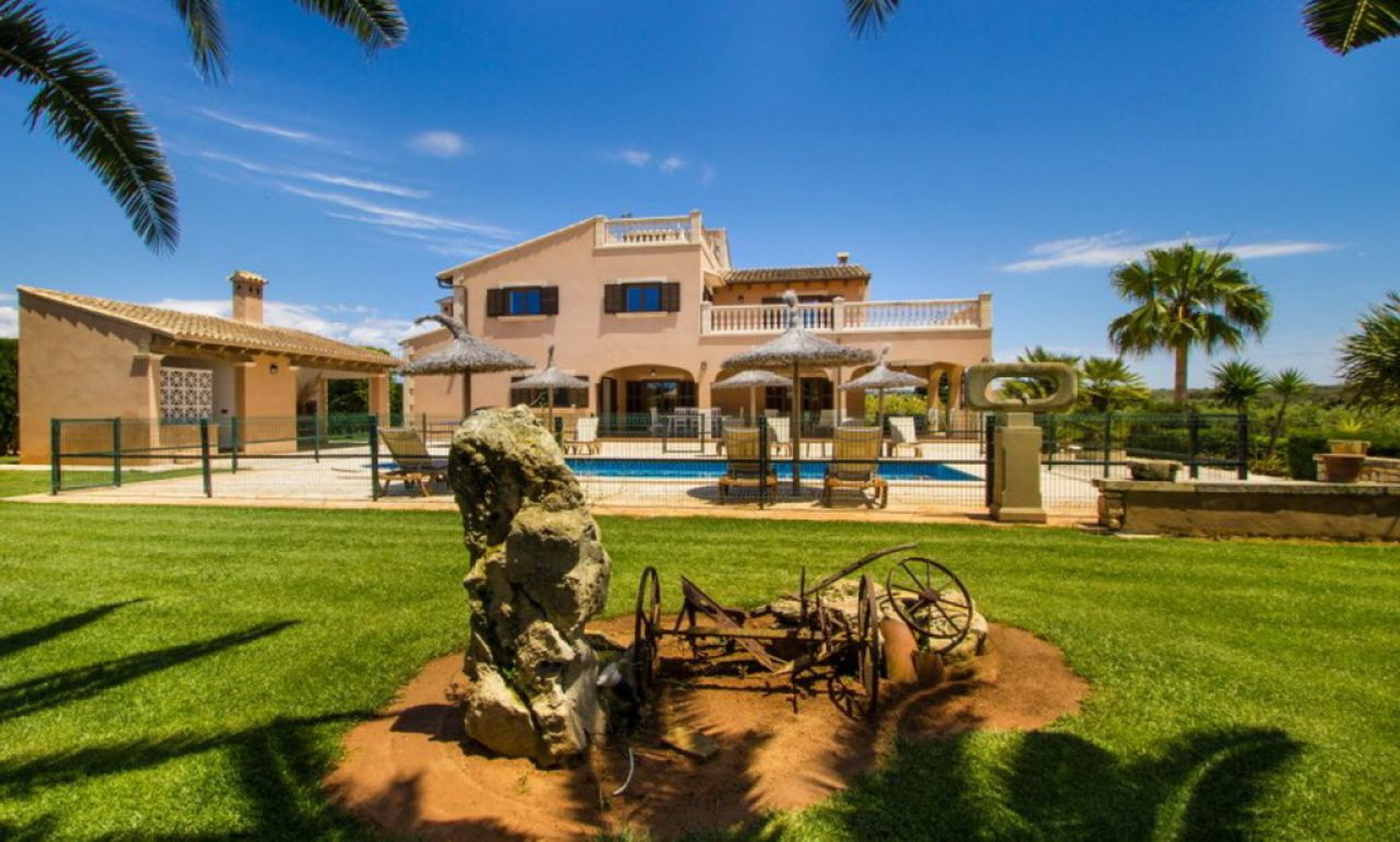 HOLIDAYS IN THE SOUTHEAST: Large and elegant finca with all extras near Ses Salines - Colonia - F 37