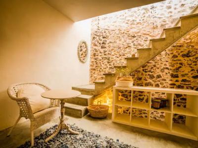 HOLIDAYS: Modern village house with courtyard and terrace in Es LLombards - DH 12 FZ