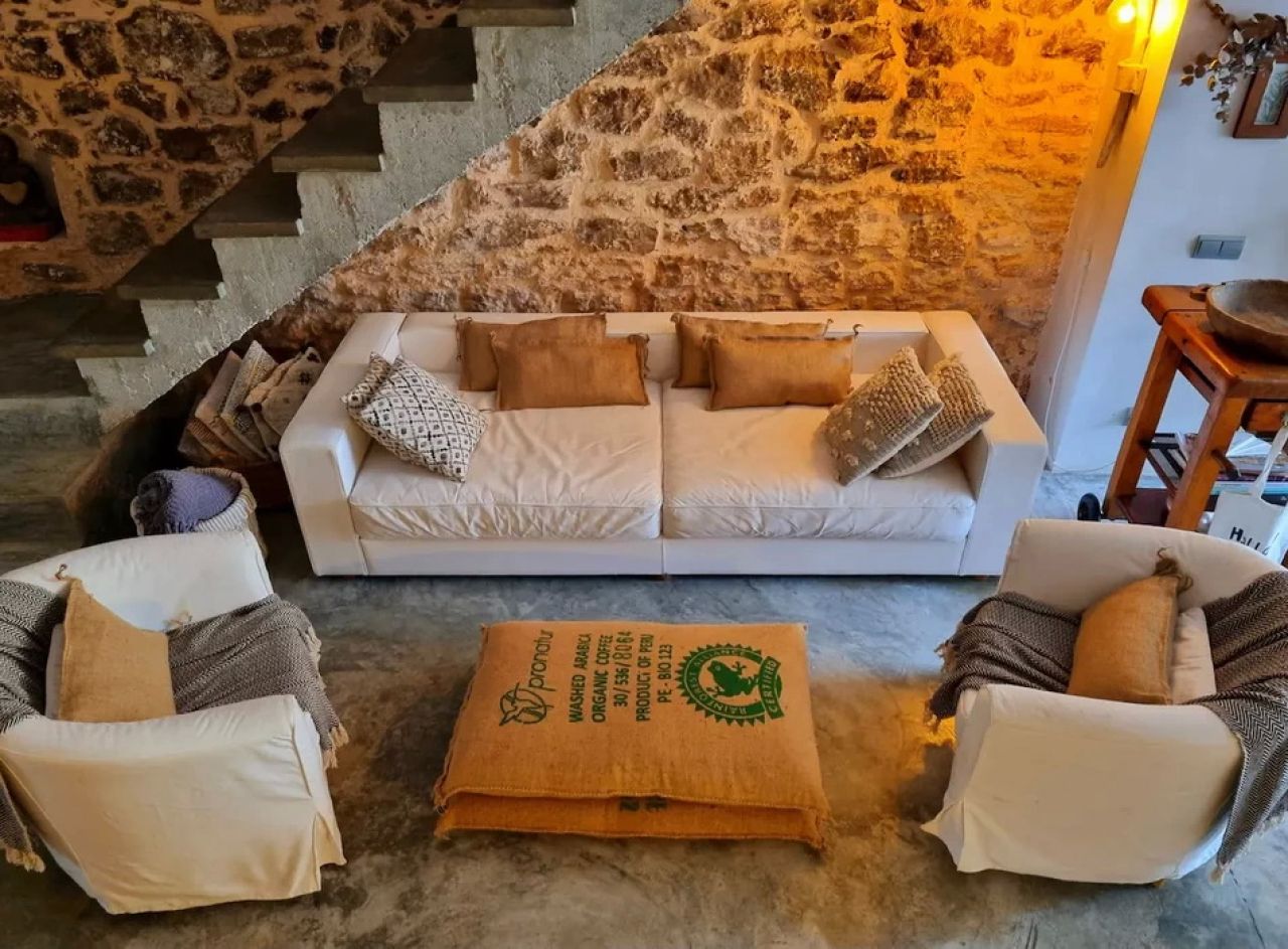 HOLIDAYS: Modern village house with courtyard and terrace in Es LLombards - DH 12 FZ