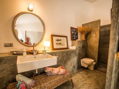 HOLIDAYS: Modern village house with courtyard and terrace in Es LLombards - DH 12 FZ