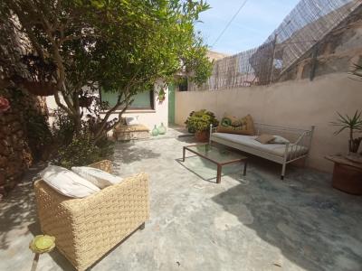 Ferienvermietung eines schönen Dorhauses mit Innenhof und Terrasse in Es LLombards --- DH 12 FZ