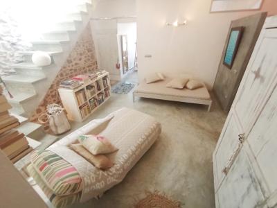 Ferienvermietung eines schönen Dorhauses mit Innenhof und Terrasse in Es LLombards --- DH 12 FZ