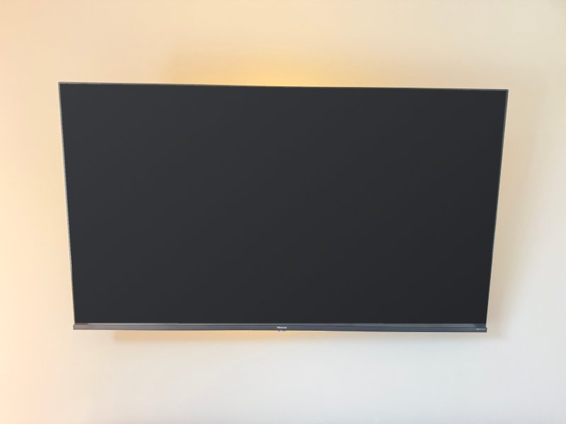 Fernseher Hisense 55 Zoll QLED 4K mit Wandhalterung
