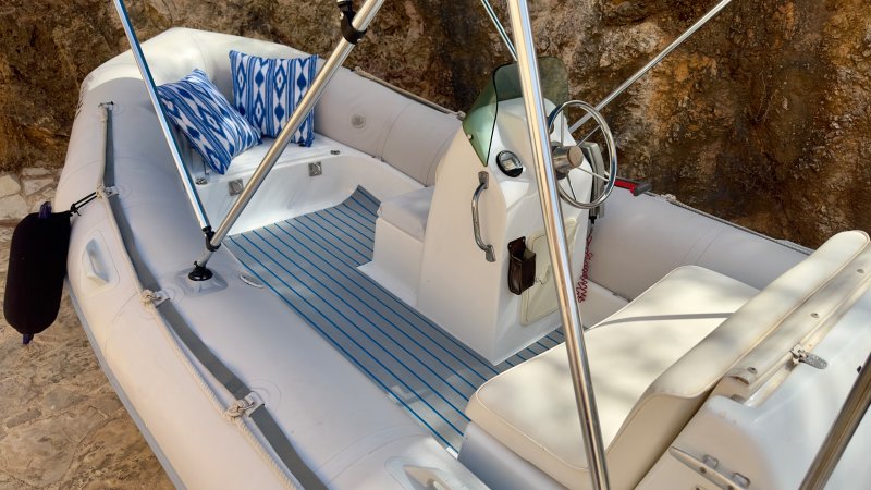 Festpreis. ZODIAC Sportboot top gepflegt 90 PS inkl. 600 KG Anhänger