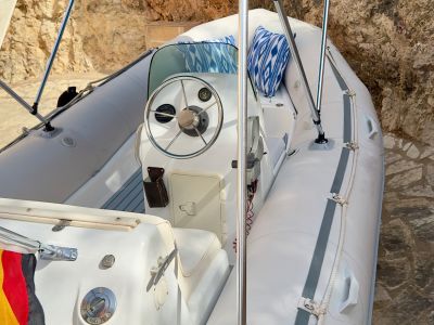 Festpreis. ZODIAC Sportboot top gepflegt 90 PS inkl. 600 KG Anhänger