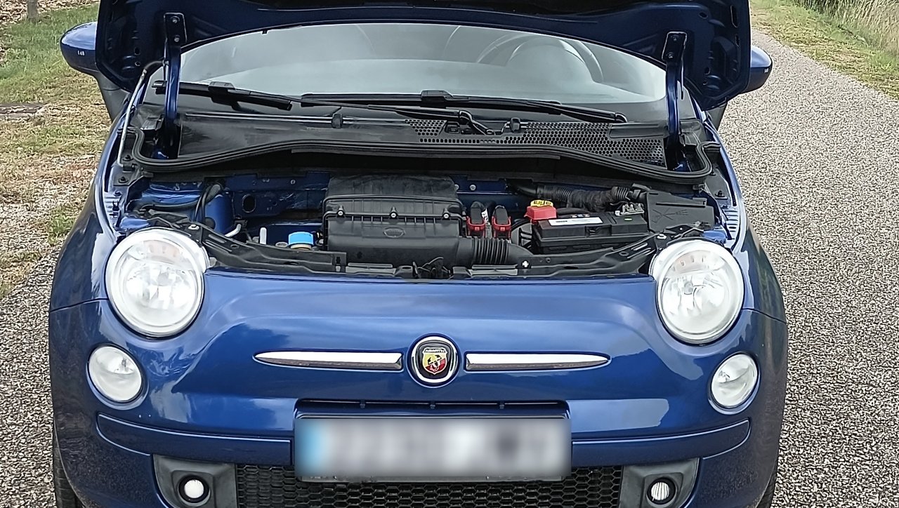 Fiat 500 Sonderedition Sport; Automatik, elektrisches Panorama Glasdach