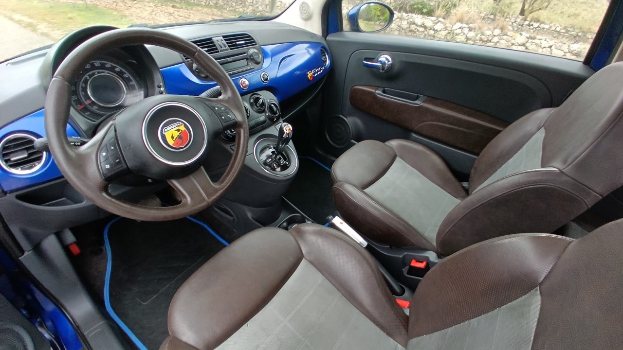 Fiat 500 Sonderedition Sport; Automatik, elektrisches Panorama Glasdach