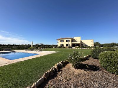 Finca in privilegierter Lage von Ses Salines  Meerblick, Ruhe und mediterrane Lebensqualität