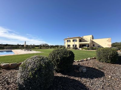 Finca in privilegierter Lage von Ses Salines  Meerblick, Ruhe und mediterrane Lebensqualität