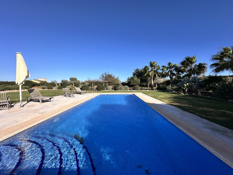 Finca in privilegierter Lage von Ses Salines  Meerblick, Ruhe und mediterrane Lebensqualität