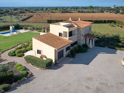 Finca in privilegierter Lage von Ses Salines  Meerblick, Ruhe und mediterrane Lebensqualität