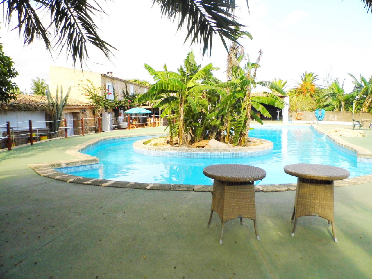 Finca with 23 places / license with pool and many extras at Cala de Mallorca ---- F 50 CM