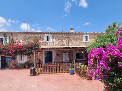 Finca con 23 plazas/licencia con piscina y muchos extras en Cala de Mallorca ---- F 50 CM
