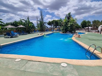 Finca con 23 plazas/licencia con piscina y muchos extras en Cala de Mallorca ---- F 50 CM