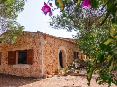 Finca with large plot and expansion potential near Campos