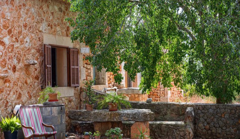 Finca with large plot and expansion potential near Campos