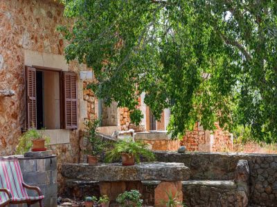 Finca with large plot and expansion potential near Campos