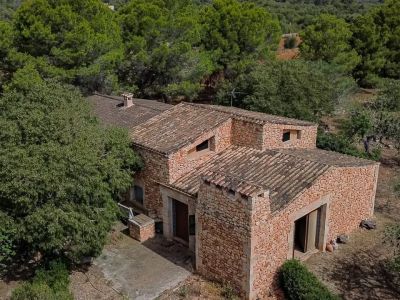 Finca with large plot and expansion potential near Campos