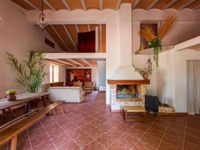 Finca with large plot and expansion potential near Campos