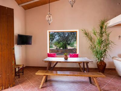 Finca with large plot and expansion potential near Campos