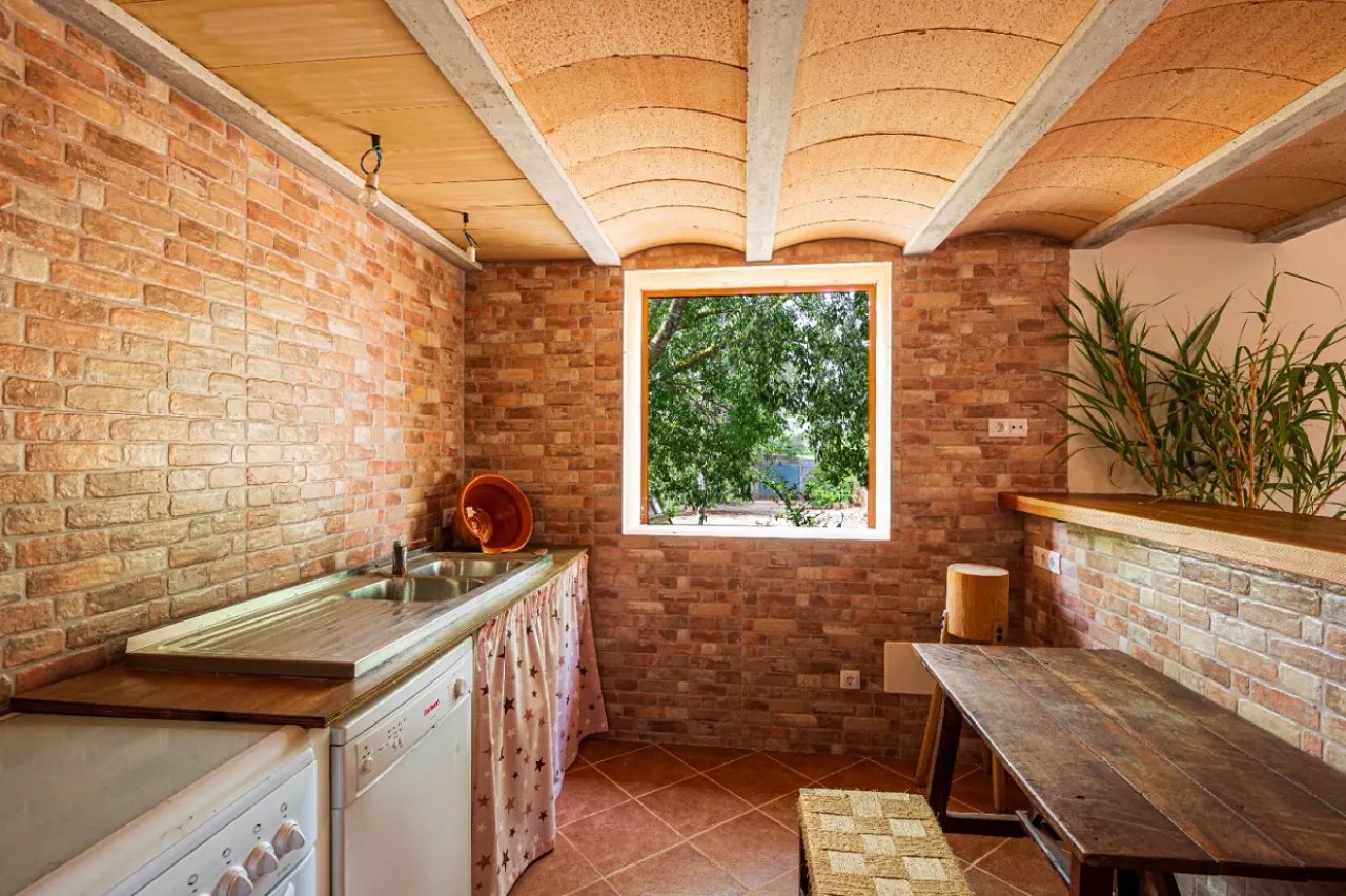 Finca with large plot and expansion potential near Campos
