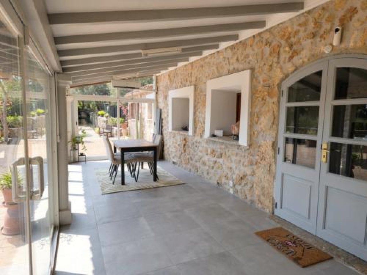 Finca con casa de piedra renovada en venta cerca de INCA