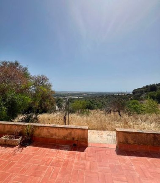 Finca mit viel Grund - nähe Palma !