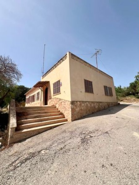 Finca mit viel Grund - nähe Palma !