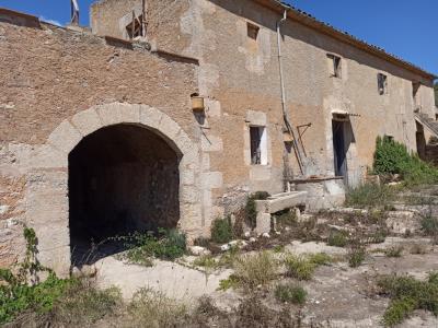 Finca Top Ubicación para Renovación en Venta en Son Macia