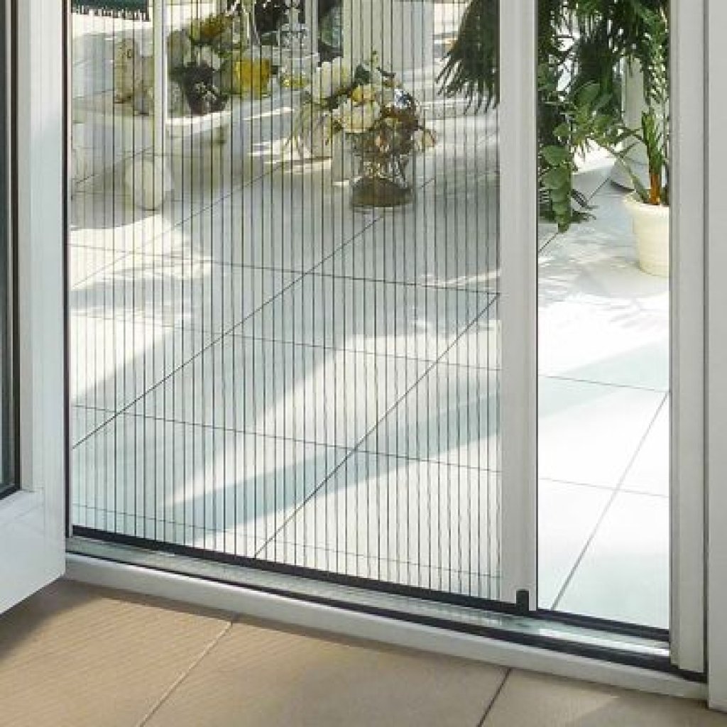 Fliegengitter für Fenster und Türen / individuell nach Wunsch / PVC und Aluminium Fenster / Einbau