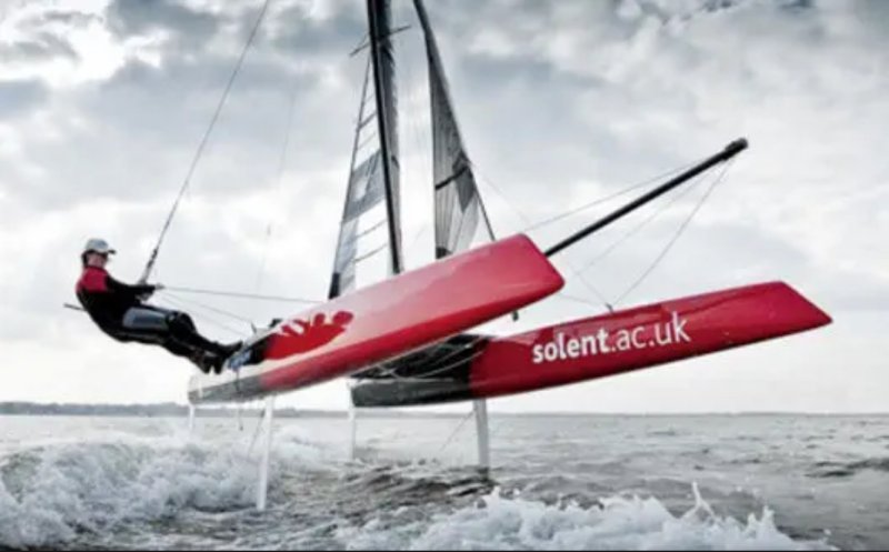 Foiling Katamaran wie Ifly15 Formula Whisper