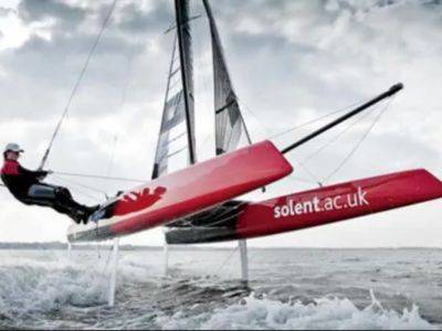Foiling Katamaran wie Ifly15 Formula Whisper