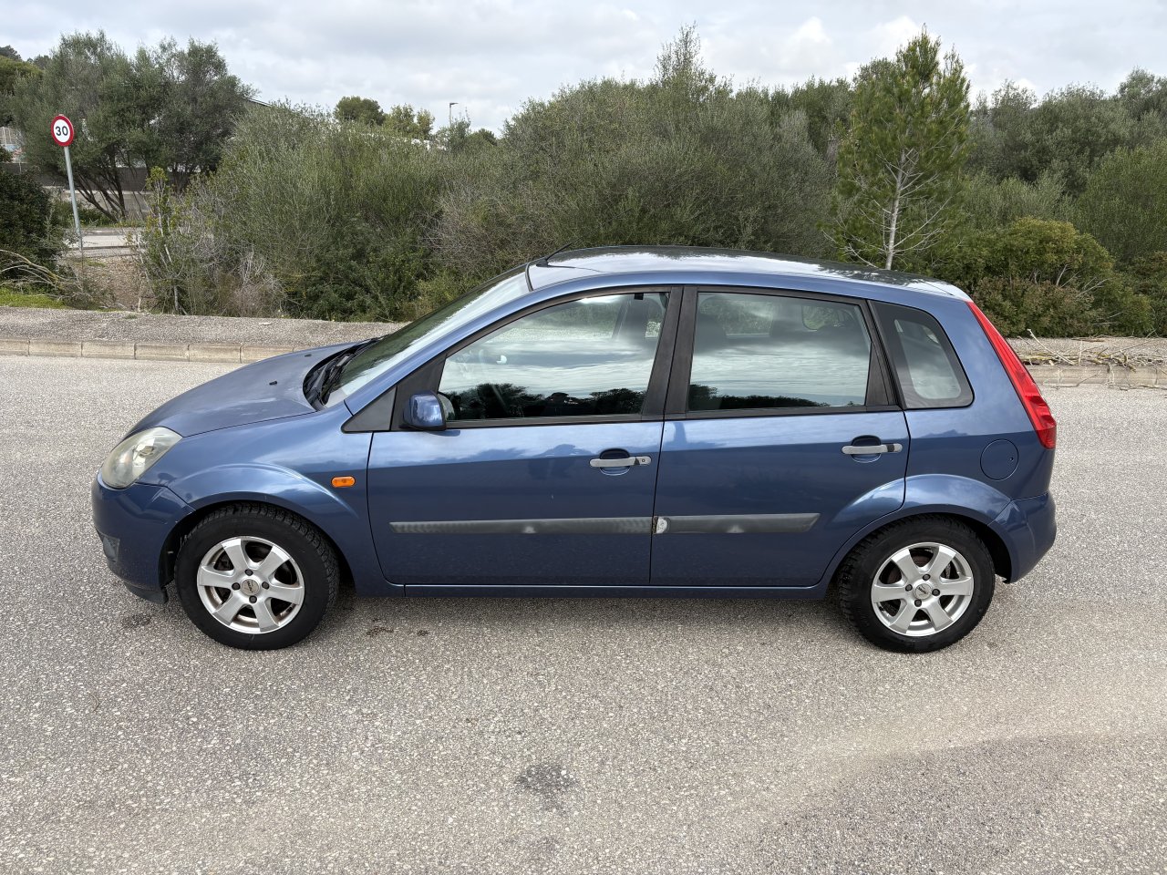 Ford-Fiesta 5 türig Bauj. 08/2006 Original 93000 km Spanische Zulassung