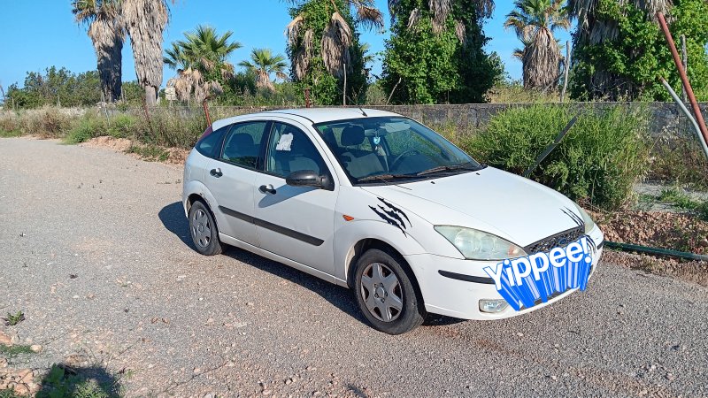 Ford Focus 1.6 gasolina, aire acondicionado, tiene ITV