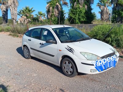 Ford Focus 1.6 gasolina, aire acondicionado, tiene ITV