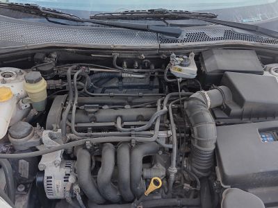 Ford Focus 1.6 gasolina, aire acondicionado, tiene ITV